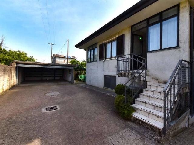 Villa Indipendente in vendita a Gerenzano, Lombardia