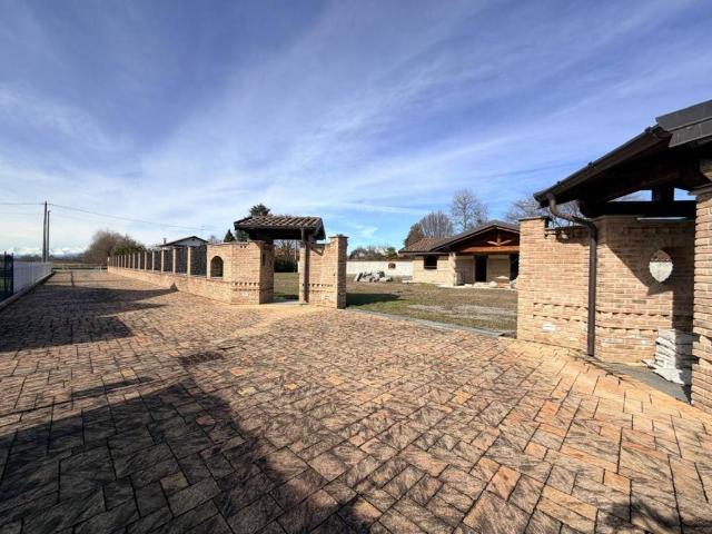 Villa Indipendente in vendita a Piemonte, Vercelli
