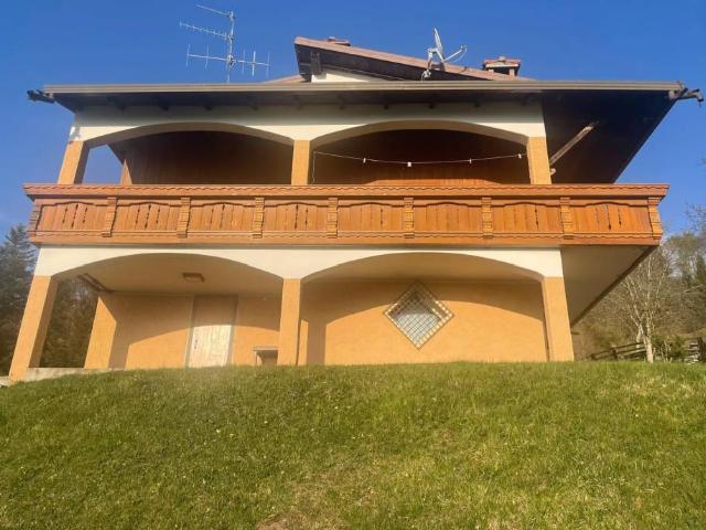 Villa Indipendente in vendita a Comunità montana della valle Camonica, Gianico