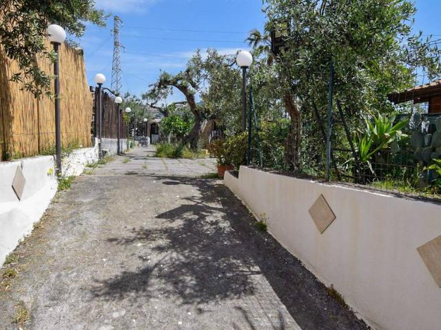 Villa Indipendente in vendita a Giardini Naxos, Sicilia