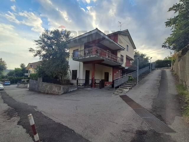 Villa Indipendente in vendita a San Giovanni Montebello, Giarre
