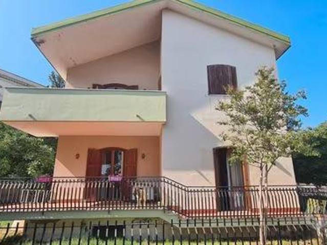 Villa Indipendente in vendita a Giarre, Sicilia