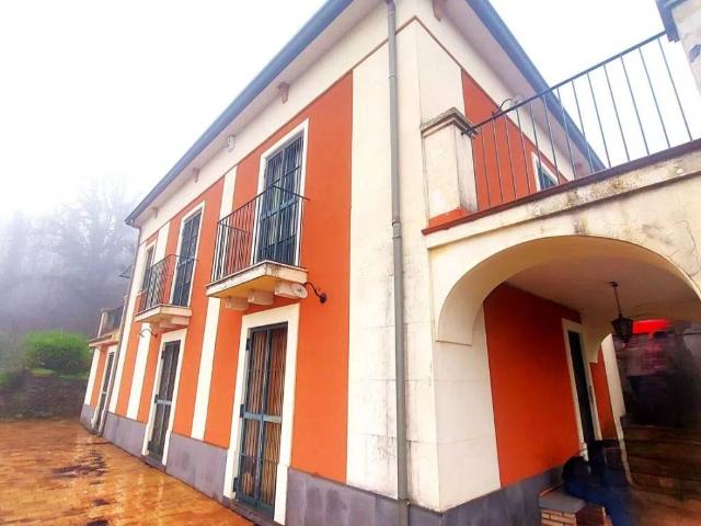 Villa Indipendente in vendita a Giarre, Sicilia