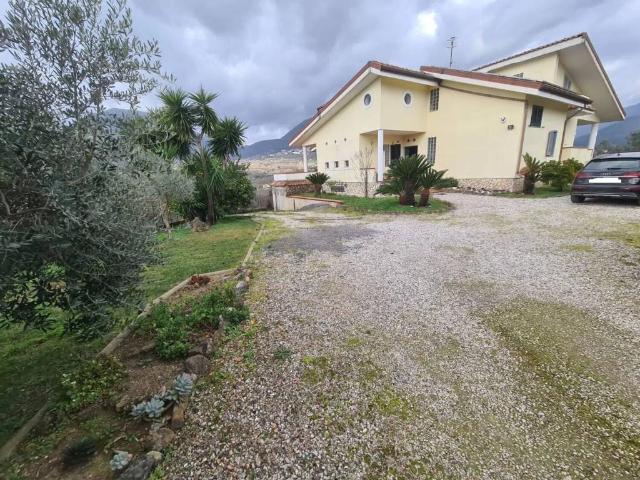 Villa Indipendente in vendita a Giffoni Sei Casali, Campania