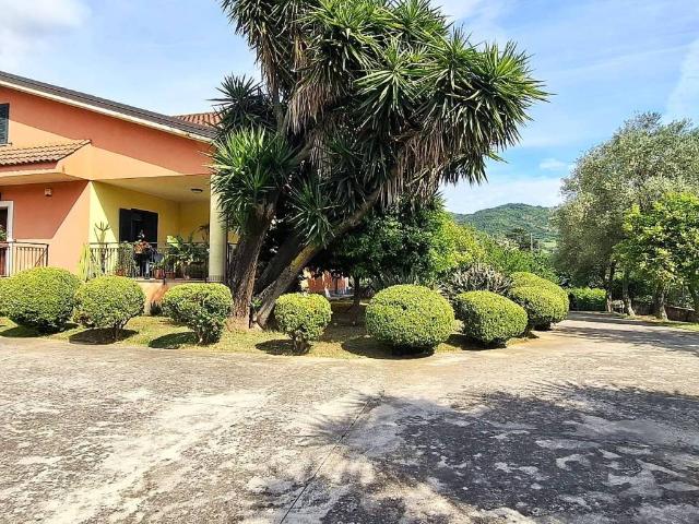 Villa Indipendente in vendita a Giffoni Sei Casali, Campania