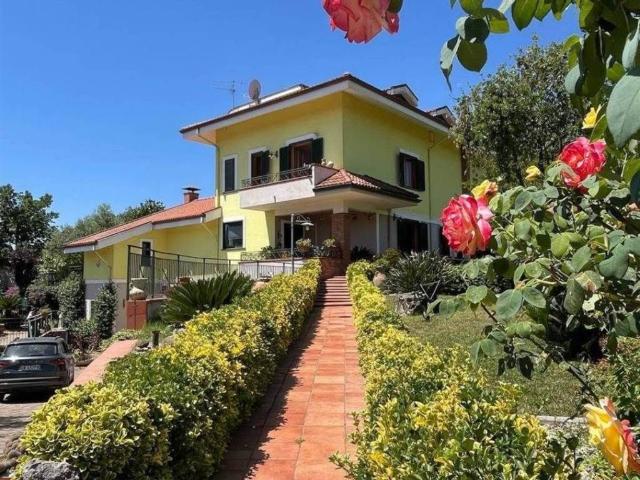 Villa Indipendente in vendita a Giffoni Sei Casali, Campania