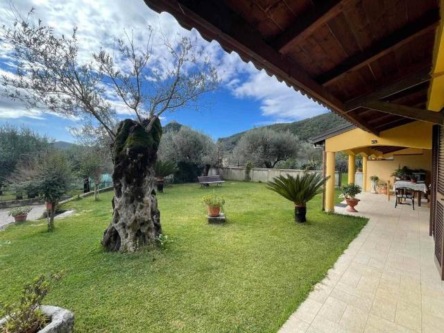 Villa Indipendente in vendita a Vassi di Giffoni, Giffoni Valle Piana
