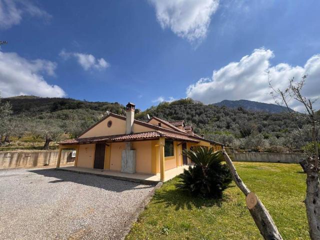 Villa Indipendente in vendita a Giffoni Valle Piana, Campania