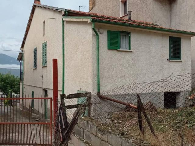 Villa Indipendente in vendita a Gioia Dei Marsi, Abruzzo