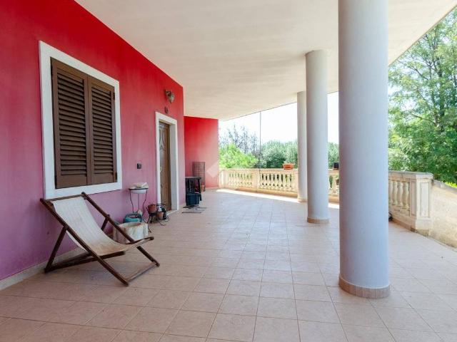 Villa Indipendente in vendita a Gioia del Colle, Bari