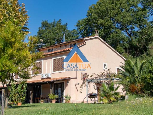 Villa Indipendente in vendita a Giove, Terni