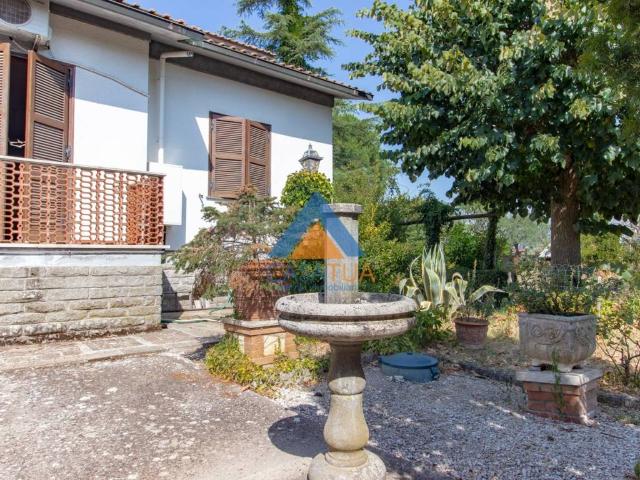 Villa Indipendente in vendita a Giove, Terni