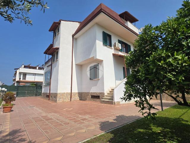 Villa Indipendente in vendita a Giugliano In Campania, Campania