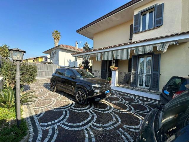 Villa Indipendente in vendita a Giugliano In Campania, Campania
