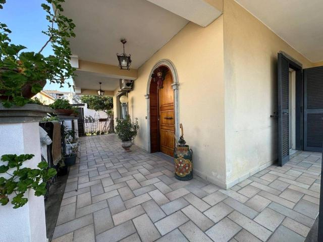 Villa Indipendente in vendita a Giugliano In Campania, Campania