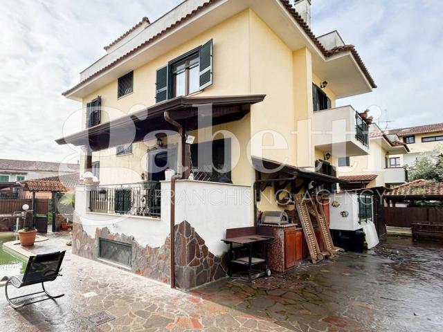 Villa Indipendente in vendita a Giugliano In Campania, Campania
