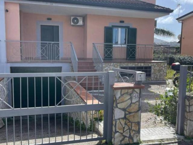 Villa Indipendente in vendita a Giugliano In Campania, Campania