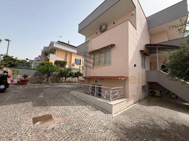 Villa Indipendente in vendita a Giugliano In Campania, Campania