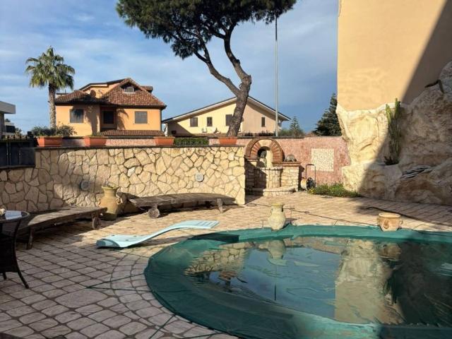 Villa Indipendente in vendita a Giugliano In Campania, Campania