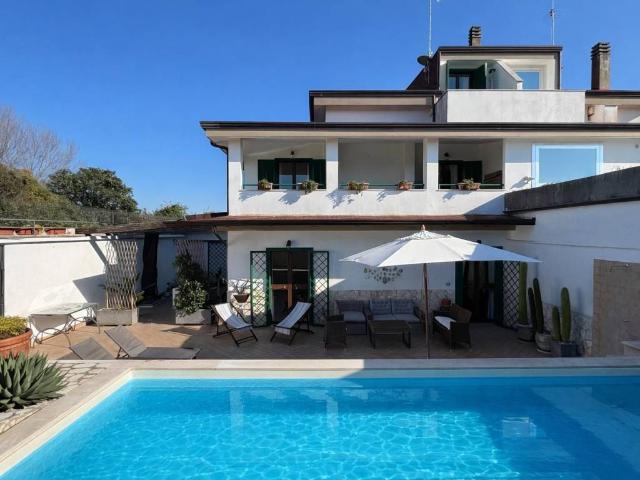 Villa Indipendente in vendita a Giugliano In Campania, Campania