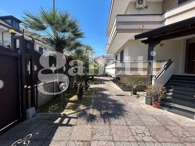 Villa Indipendente in vendita a Giugliano In Campania, Campania