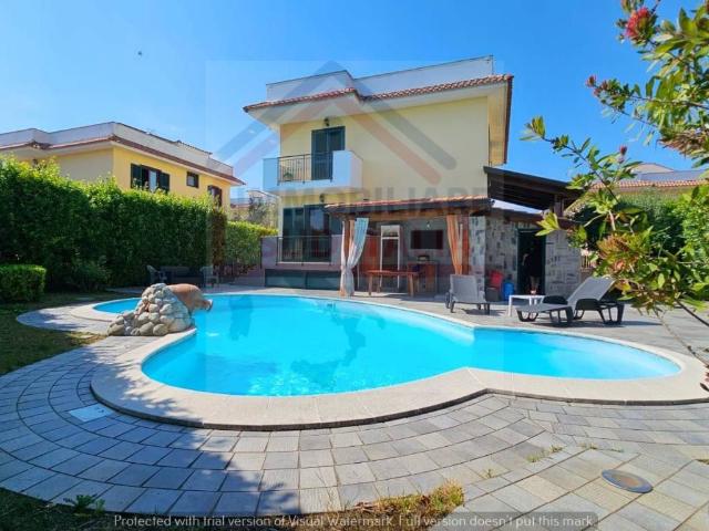 Villa Indipendente in vendita a Giugliano In Campania, Campania