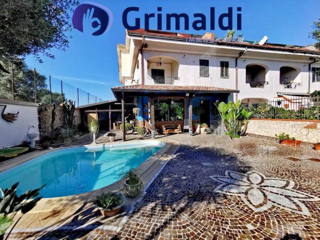 Villa Indipendente in vendita a Giugliano In Campania, Campania