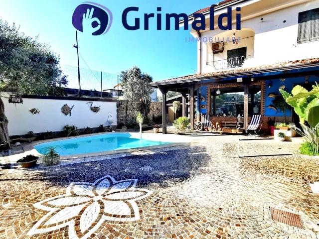 Villa Indipendente in vendita a Giugliano In Campania, Campania