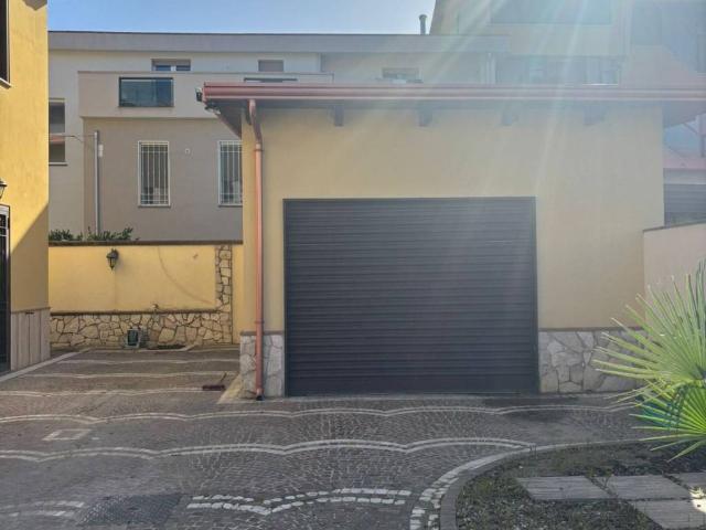 Villa Indipendente in vendita a Giugliano In Campania, Campania