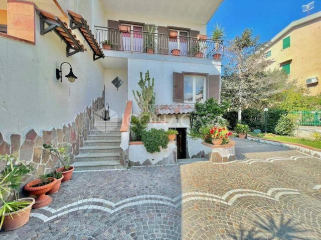 Villa Indipendente in vendita a Giugliano In Campania, Campania
