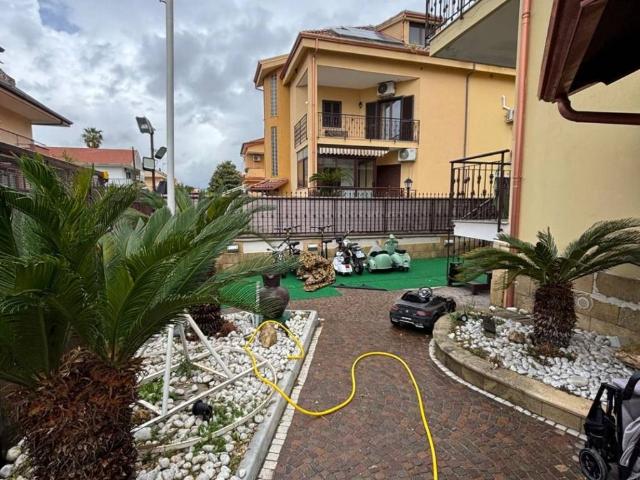 Villa Indipendente in vendita a Giugliano In Campania, Campania
