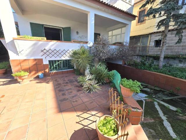 Villa Indipendente in vendita a Giugliano In Campania, Campania