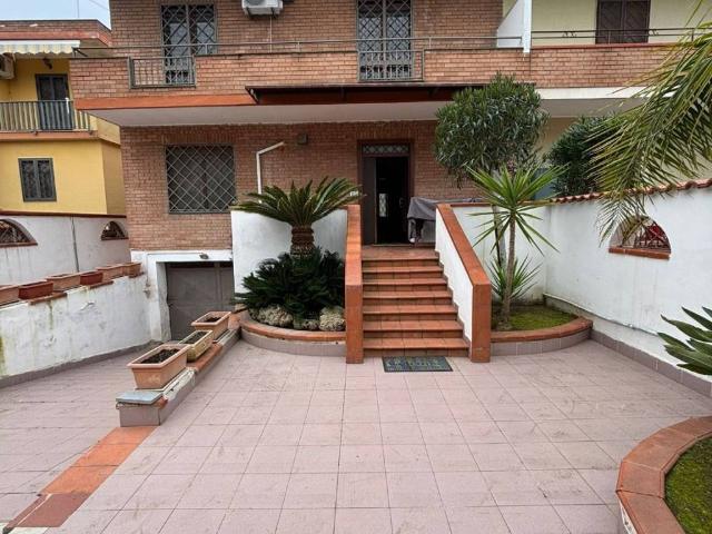 Villa Indipendente in vendita a Giugliano In Campania, Campania