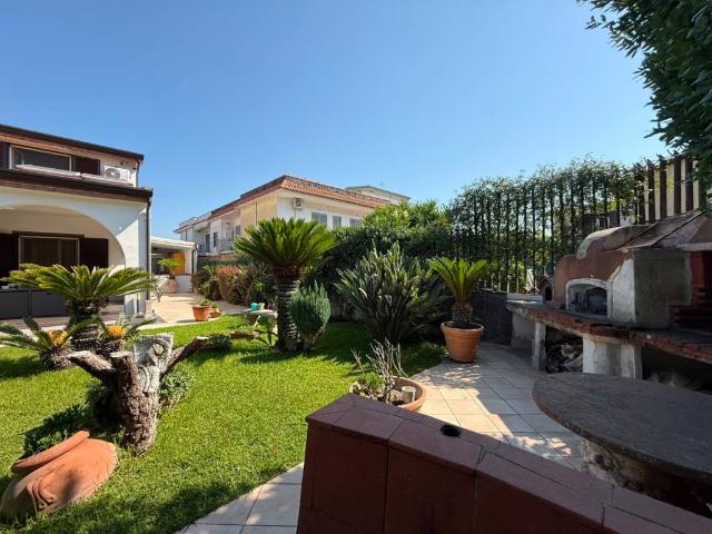 Villa Indipendente in vendita a Giugliano In Campania, Campania