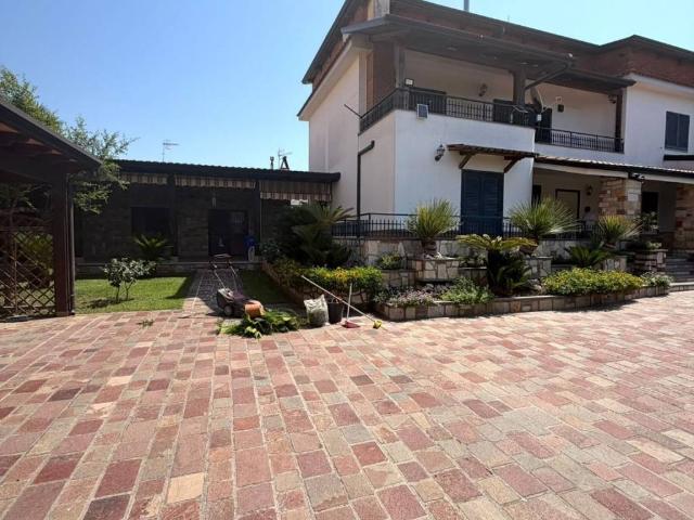 Villa Indipendente in vendita a Festinese, Giugliano in Campania