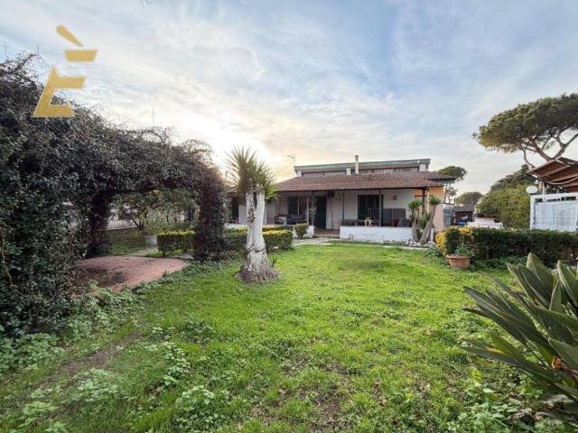 Villa Indipendente in vendita a Giugliano In Campania, Campania