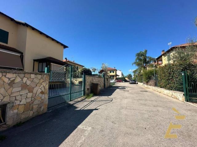 Villa Indipendente in vendita a Varcaturo, Giugliano in Campania