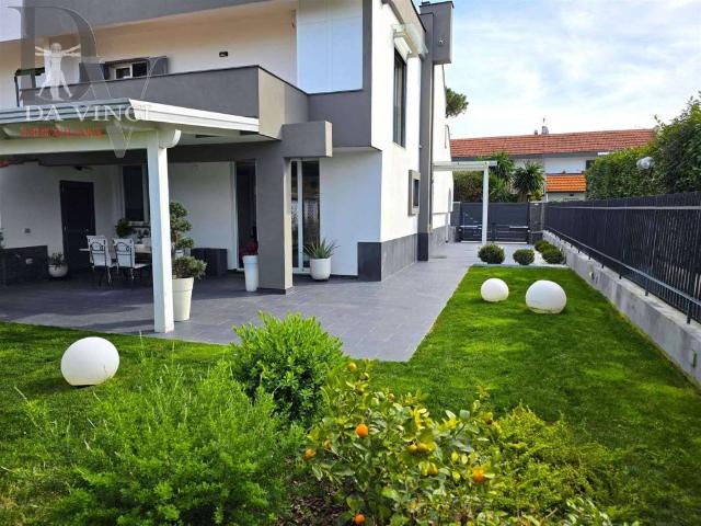 Villa Indipendente in vendita a Giugliano In Campania, Campania