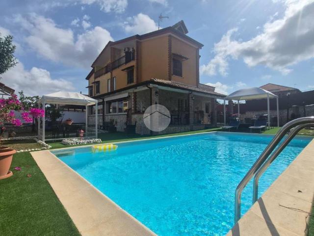 Villa Indipendente in vendita a Giugliano In Campania, Campania