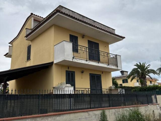 Villa Indipendente in vendita a Giugliano In Campania, Campania