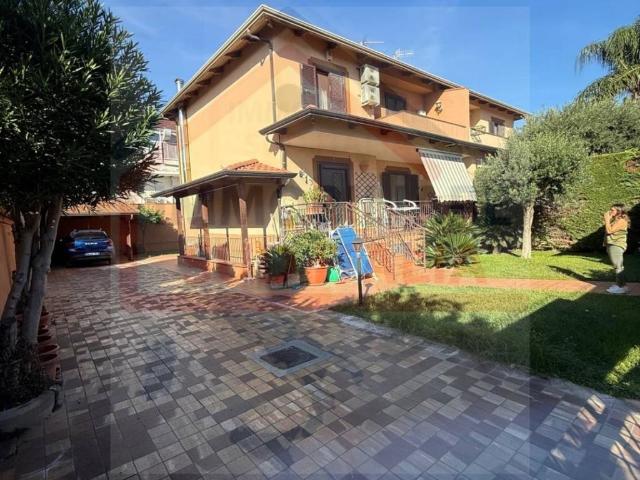 Villa Indipendente in vendita a Varcaturo, Giugliano in Campania