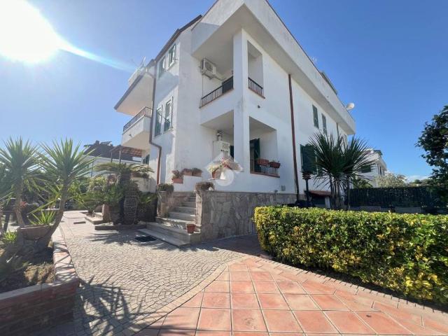 Villa Indipendente in vendita a Giugliano In Campania, Campania