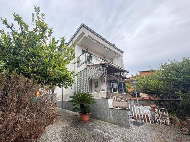 Villa Indipendente in vendita a Giugliano In Campania, Campania