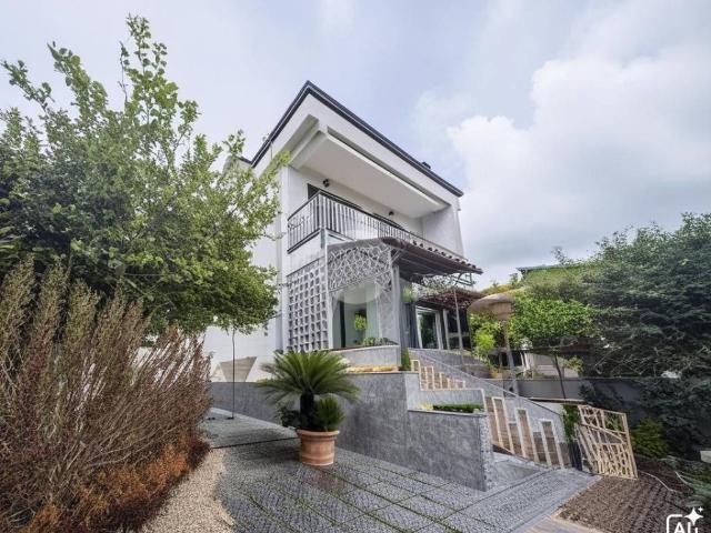 Villa Indipendente in vendita a Giugliano In Campania, Campania
