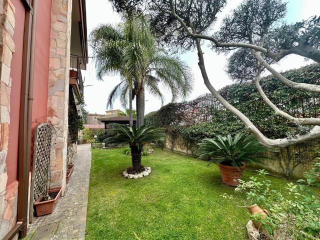 Villa Indipendente in vendita a Giugliano In Campania, Campania