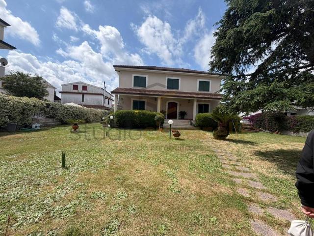Villa Indipendente in vendita a Giugliano In Campania, Campania