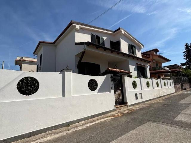 Villa Indipendente in vendita a Giugliano In Campania, Campania