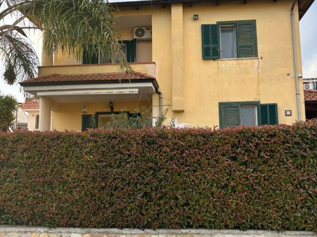 Villa Indipendente in vendita a Giugliano In Campania, Campania