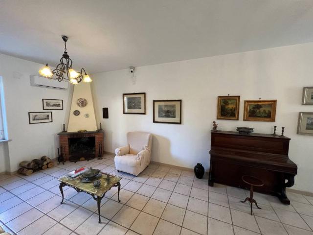 Villa Indipendente in vendita a Giugliano In Campania, Campania