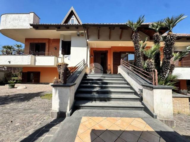 Villa Indipendente in vendita a Giugliano In Campania, Campania